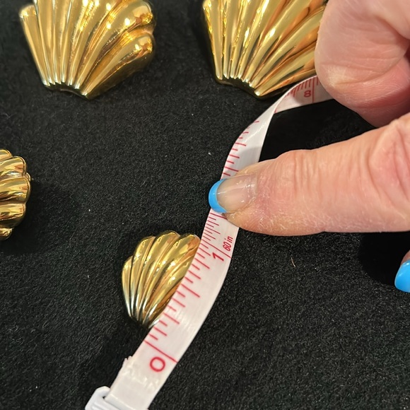 Earrings and bracelet bundle - Picture 6 of 8